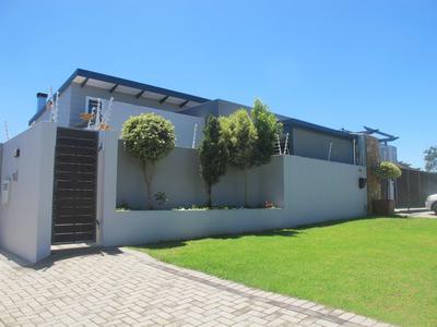 House For Sale in Table View, Cape Town