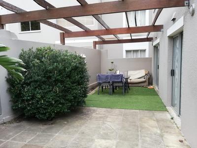 Apartment / Flat For Rent in Vredehoek, Cape Town