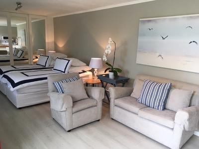Apartment / Flat For Rent in Camps Bay, Cape Town