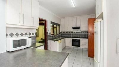 House For Sale in Monte Vista, Goodwood