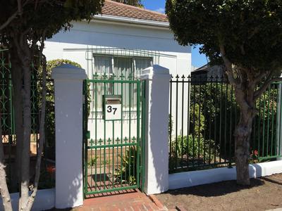 Cottage For Rent in Wynberg Upper, Cape Town