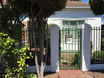 Cottage For Rent in Wynberg Upper, Cape Town